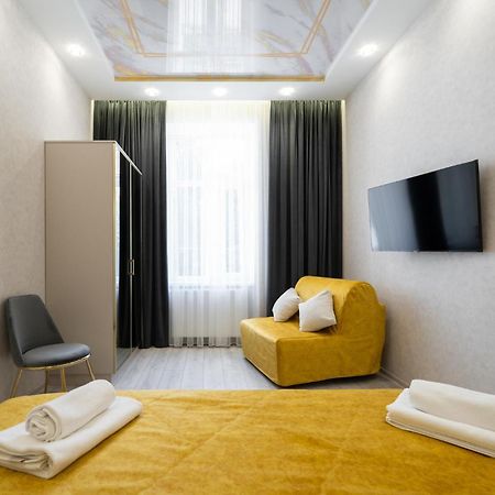 Rynok Square city center 2 bedroom apartment! Lviv Buitenkant foto