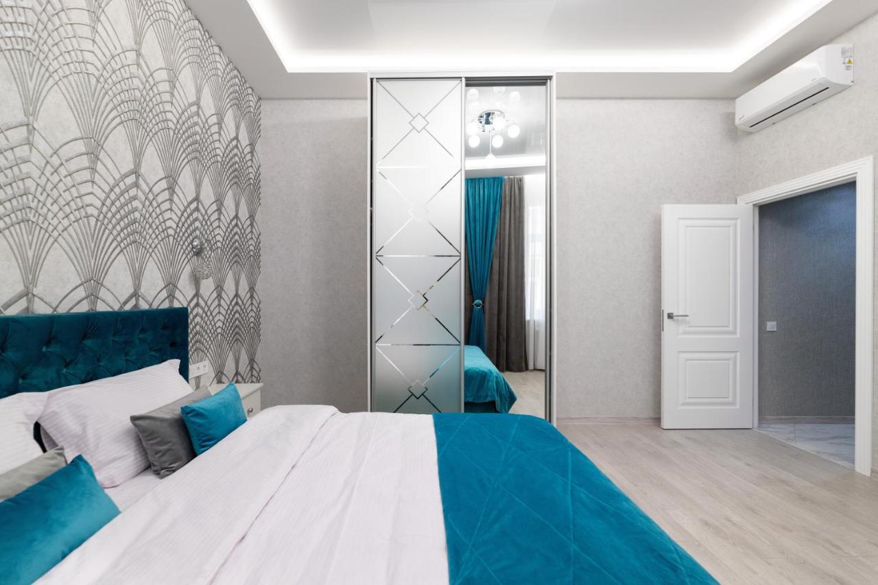 Rynok Square city center 2 bedroom apartment! Lviv Buitenkant foto