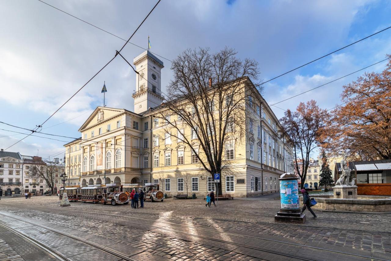 Rynok Square city center 2 bedroom apartment! Lviv Buitenkant foto