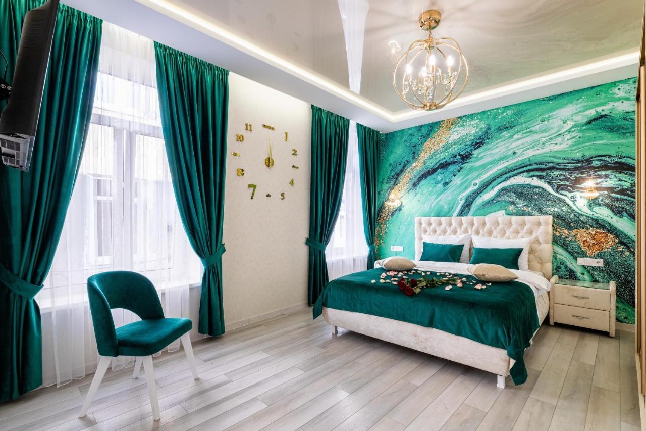 Rynok Square city center 2 bedroom apartment! Lviv Buitenkant foto