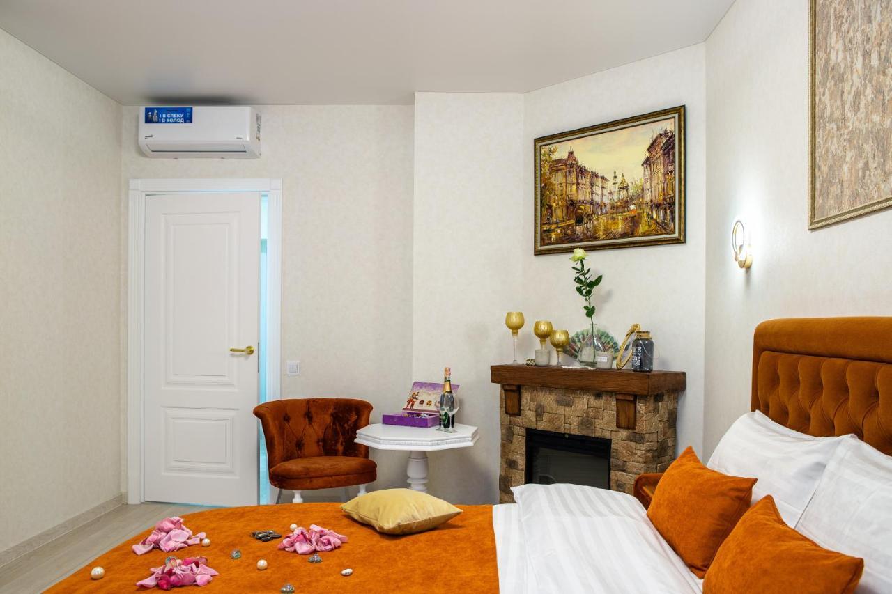 Rynok Square city center 2 bedroom apartment! Lviv Buitenkant foto