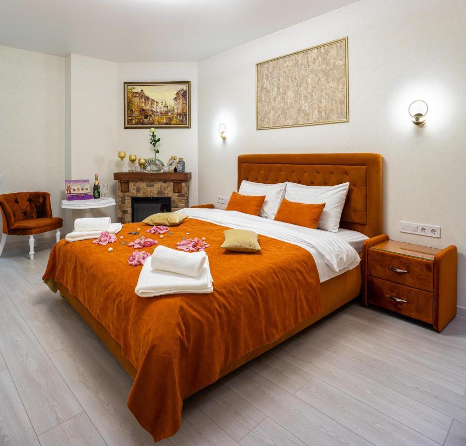 Rynok Square city center 2 bedroom apartment! Lviv Buitenkant foto