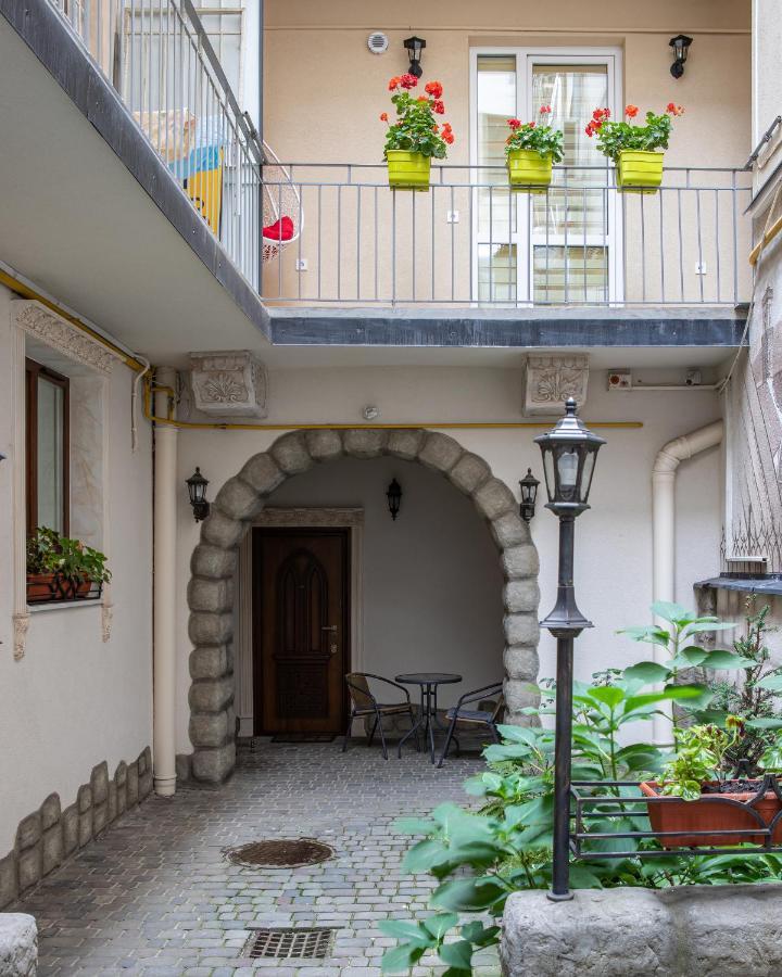 Rynok Square city center 2 bedroom apartment! Lviv Buitenkant foto