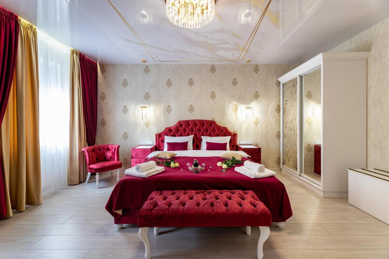 Rynok Square city center 2 bedroom apartment! Lviv Buitenkant foto