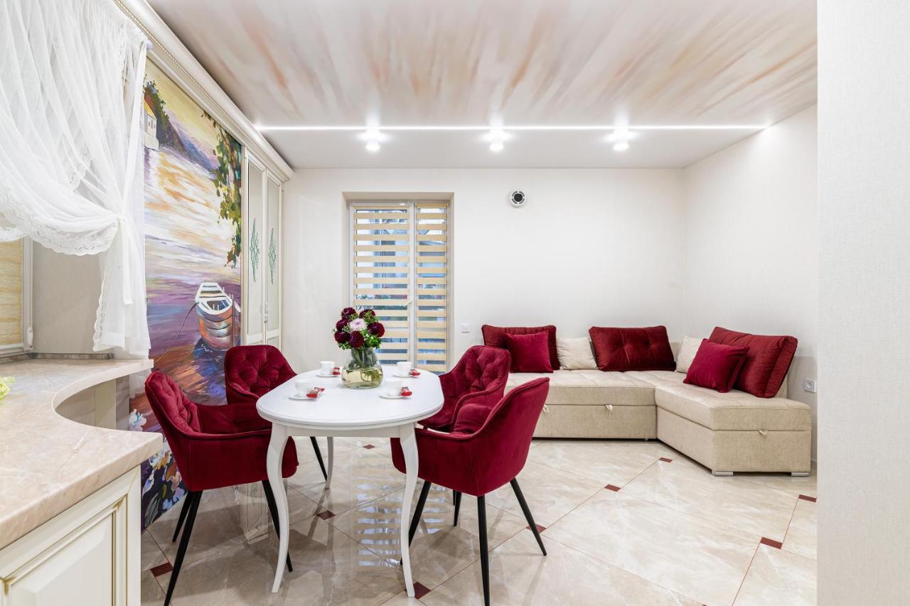 Rynok Square city center 2 bedroom apartment! Lviv Buitenkant foto