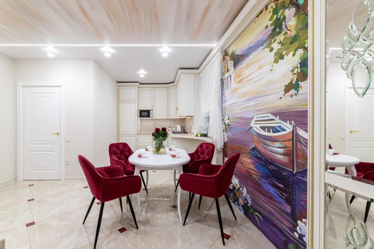 Rynok Square city center 2 bedroom apartment! Lviv Buitenkant foto