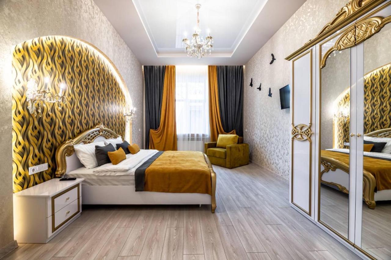 Rynok Square city center 2 bedroom apartment! Lviv Buitenkant foto