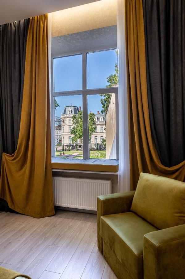 Rynok Square city center 2 bedroom apartment! Lviv Buitenkant foto