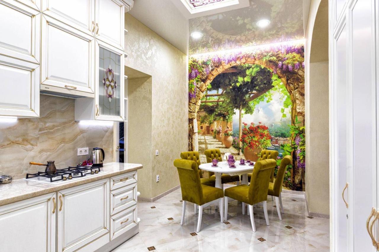 Rynok Square city center 2 bedroom apartment! Lviv Buitenkant foto