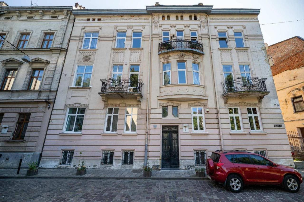 Rynok Square city center 2 bedroom apartment! Lviv Buitenkant foto