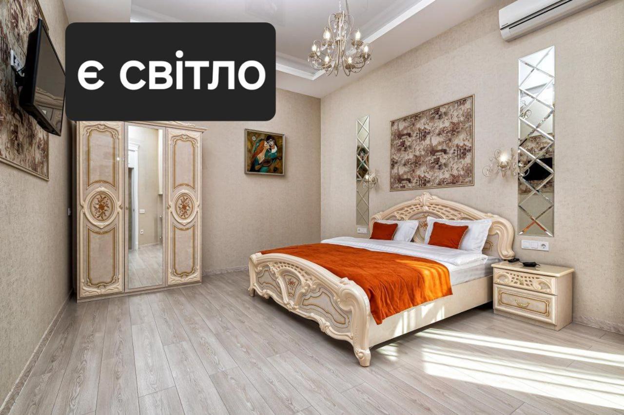 Rynok Square city center 2 bedroom apartment! Lviv Buitenkant foto