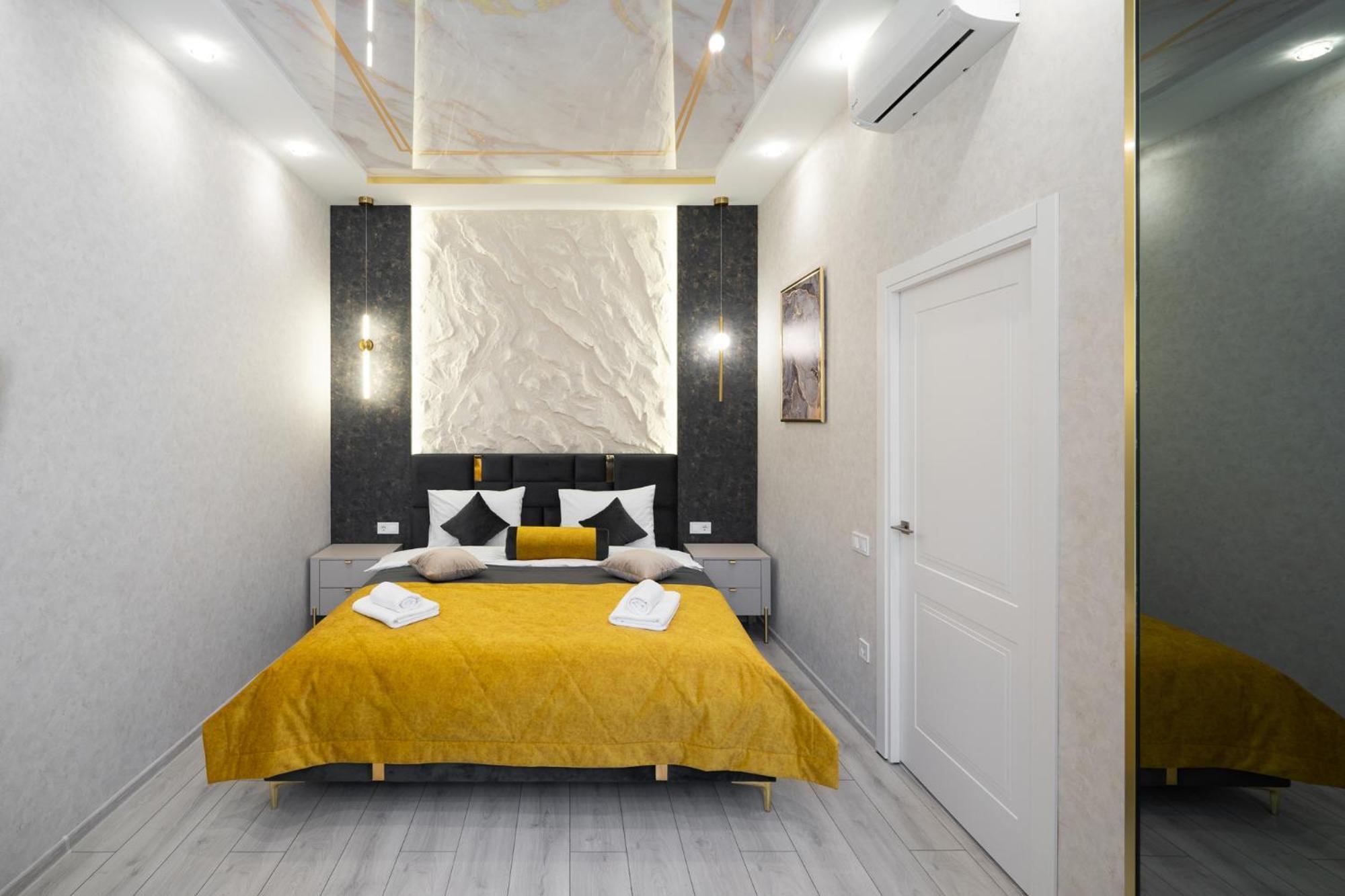 Rynok Square city center 2 bedroom apartment! Lviv Buitenkant foto