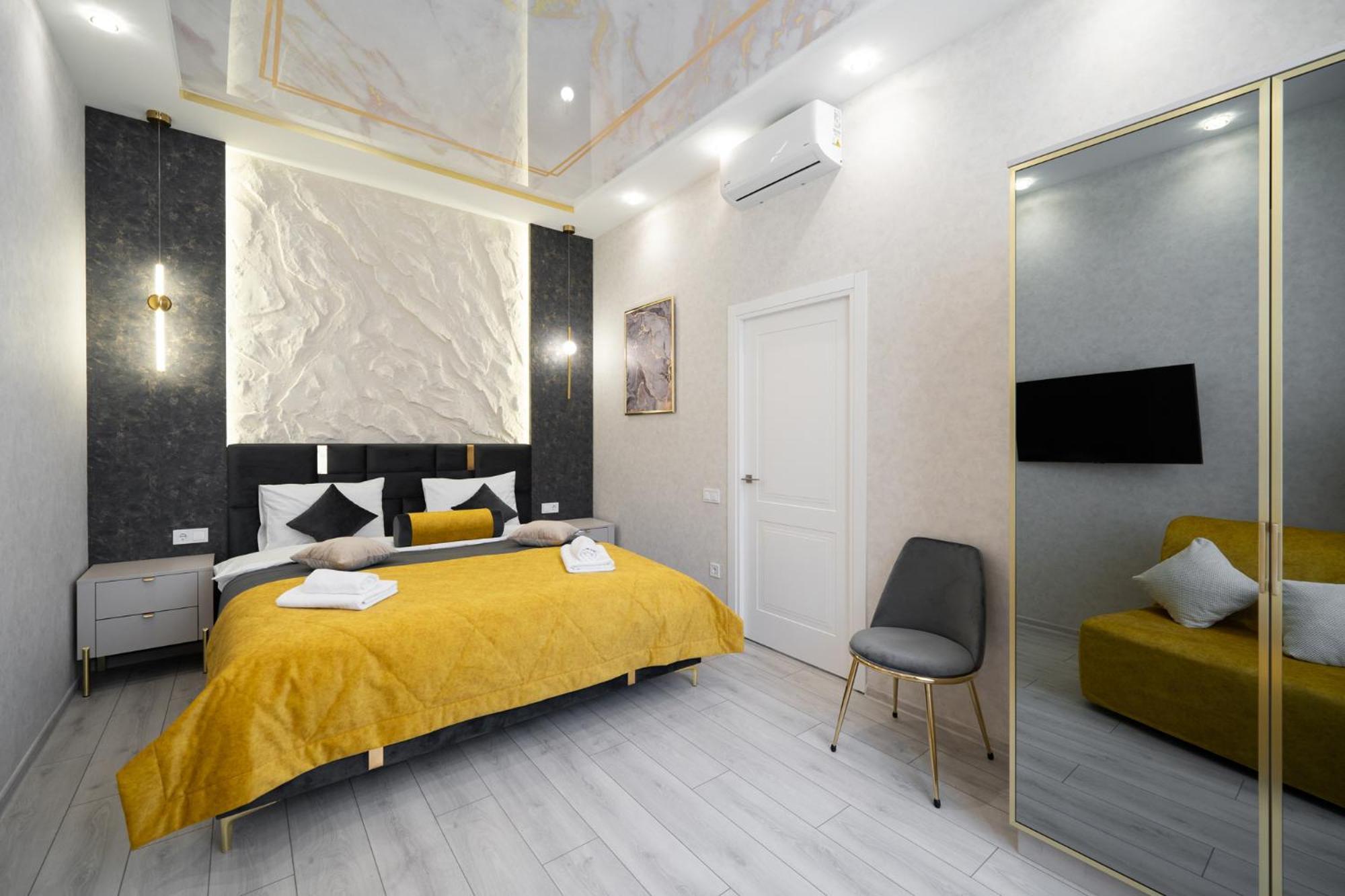 Rynok Square city center 2 bedroom apartment! Lviv Buitenkant foto