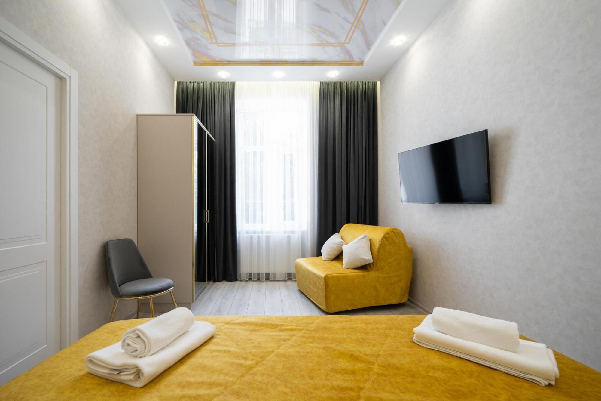 Rynok Square city center 2 bedroom apartment! Lviv Buitenkant foto